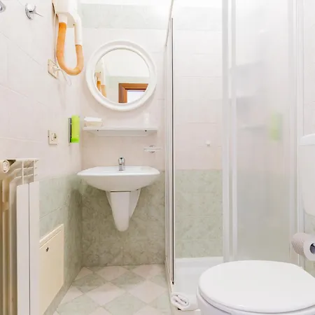 Regina 3* كاوْرلي