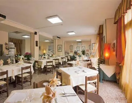Regina 3* קאורלה